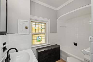 Main picture of 2396 Edgar St