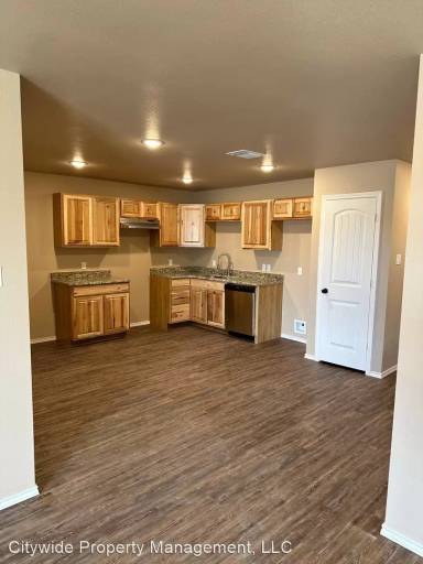 Main picture of 2415 N Avenue N