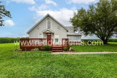 Main picture of 9915 E County Road 950 N