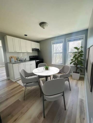 Main picture of 16 Maple St