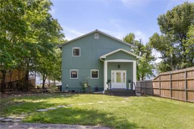 Main picture of 17142 Lakeview Dr