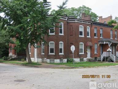 Main picture of 2002 Crittenden St