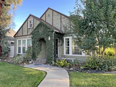 Main picture of 502 E J St