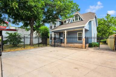 Main picture of 1615 W Commerce St