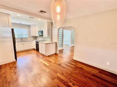 Main picture of 438 Lakeview Ave