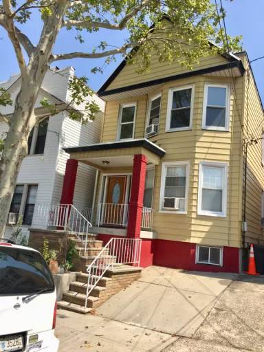Main picture of 208 Bartholdi Ave