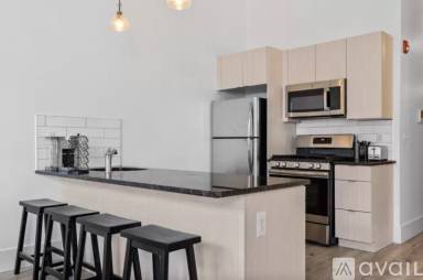 Main picture of 300 Hoyt St