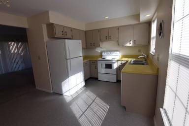 Main picture of 117 E College St