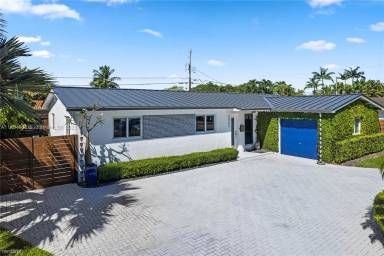 Main picture of 5840 SW 93rd Pl