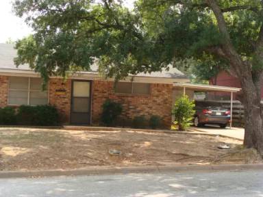 Main picture of 839 Adams St