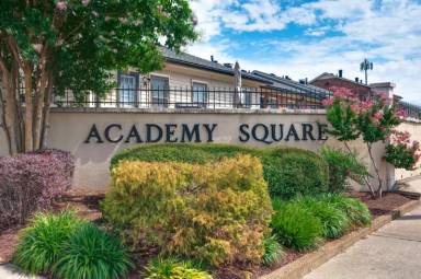 Main picture of 120 Academy Sq