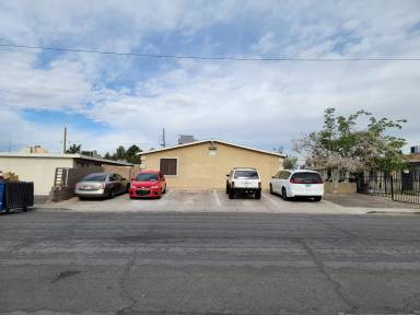 Main picture of 2429 Daley St