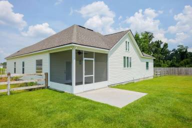 Main picture of 48 Remington Ln