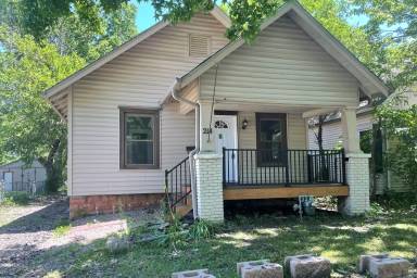 Main picture of 214 SW Orchard St