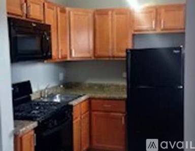 Main picture of 1261 W Argyle