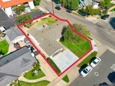 Main picture of 445 E Hoover Ave