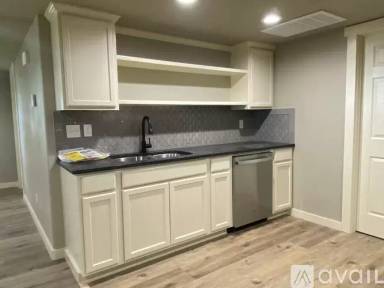Main picture of 112 W Allen Rd