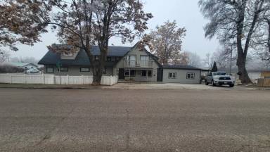 Main picture of 5 Th 1323 1/2 St
