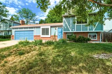 Main picture of 5701 S Queen St