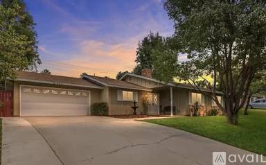 Main picture of 825 Banyan Dr