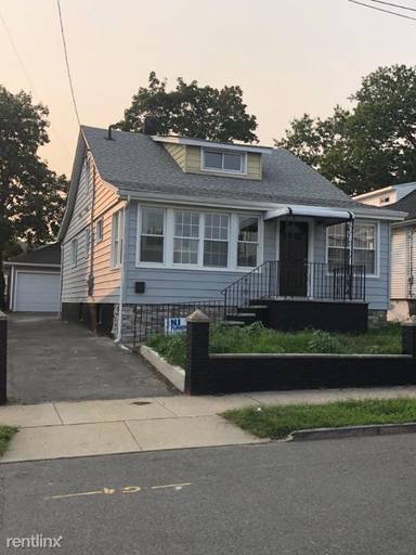 Main picture of 334 E 25th St