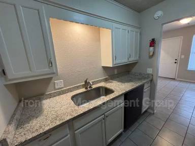 Main picture of 4420 S Union Ave