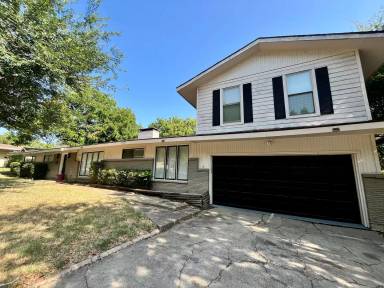 Main picture of 830 Blackburn St