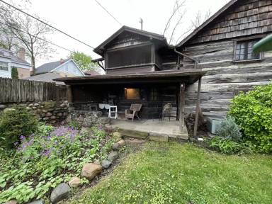 Main picture of 40 E Norwich Ave
