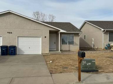 Main picture of 935 Village Cir