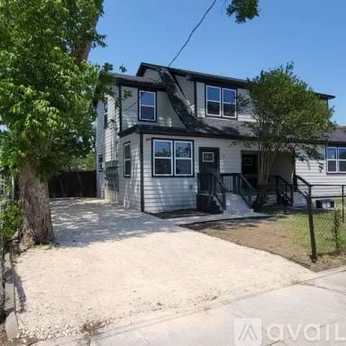 Main picture of 647 Hammond Ave