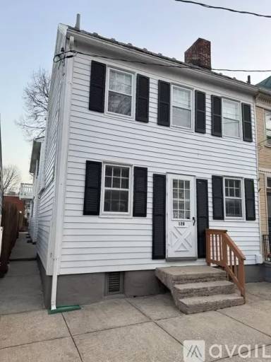 Main picture of 126 E 4th St