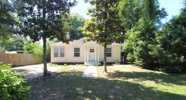 Main picture of 1421 E Jordan St