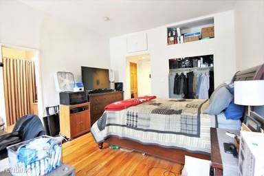Main picture of 101 W 77th St