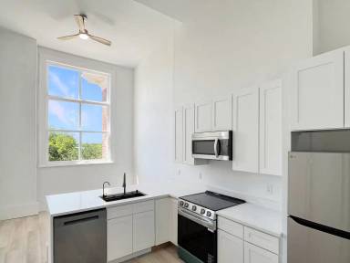 Main picture of 4950 Dauphine St