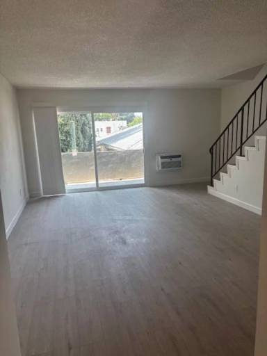 Main picture of 10840 Camarillo St