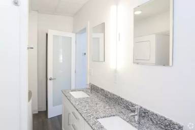 Main picture of 801 North Broadway Street