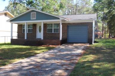 Main picture of 1404 Greenbrier Ct