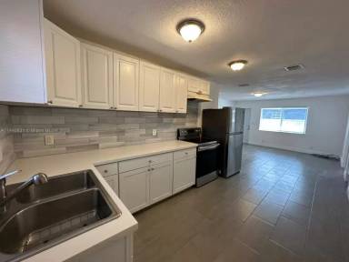 Main picture of 723 SW 5th St