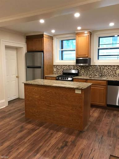 Main picture of 11 N Church St