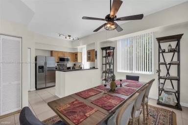 Main picture of 2138 Van Buren St