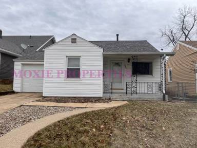 Main picture of 1900 S Indiana Ave