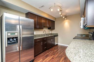 Main picture of 1000 Oakcrest St