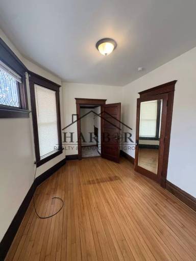 Main picture of 711 1st Dr NW