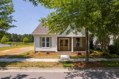 Main picture of 4002 Harkers Way