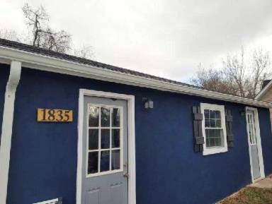 Main picture of 1835 Russell Ave