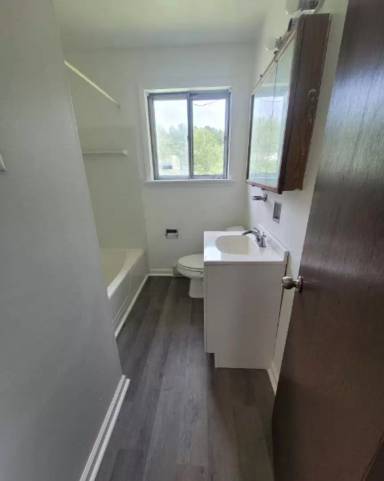 Main picture of 8 Gibbons Ave