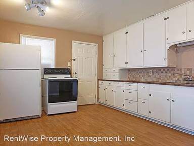 Main picture of 1015 1/2 10th Ave S