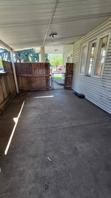 Main picture of 1647 E Wellesley Ave