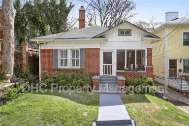 Main picture of 939 Euclid Ave NE