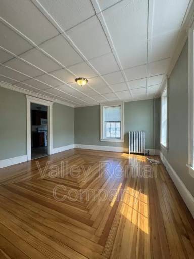 Main picture of 200 King Street - 3